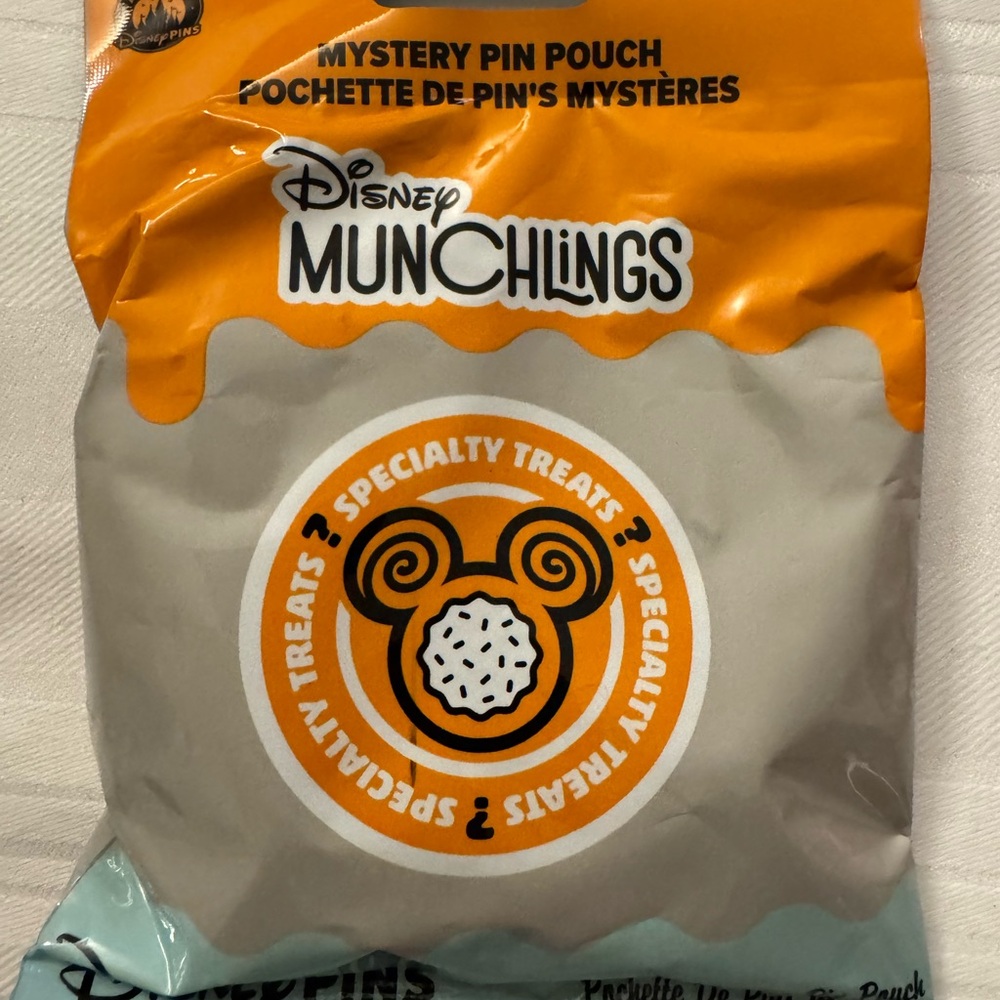 Disney Munchlings mystery Pin Collection sealed